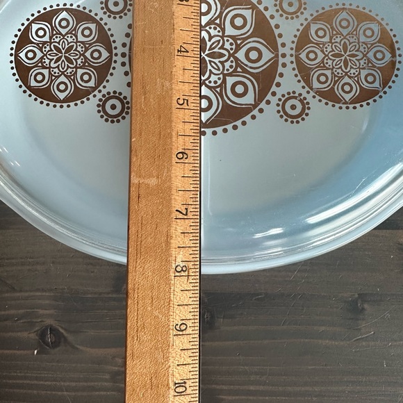 Vintage 1.5 qt Pyrex split dish 
Royal / Holiday promo piece  1961 - Picture 15 of 16